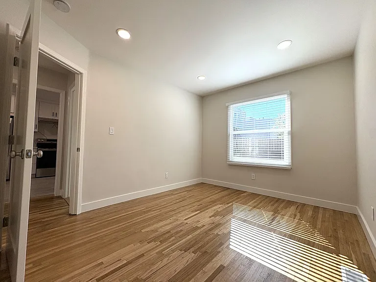 1327-1329 Judah Street — Photo 13