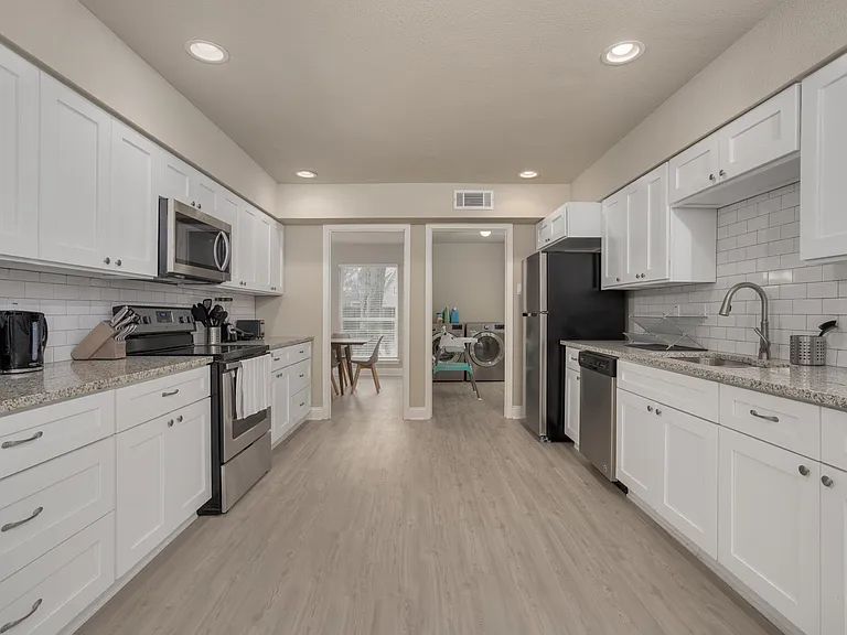 11210 Cotillion Dr — Photo 8