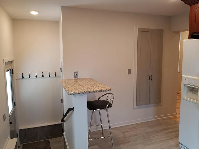 130 S Teller Ave — Photo 5