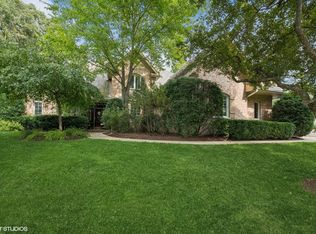 8 Seneca Ave W, Hawthorn Woods, IL 60047