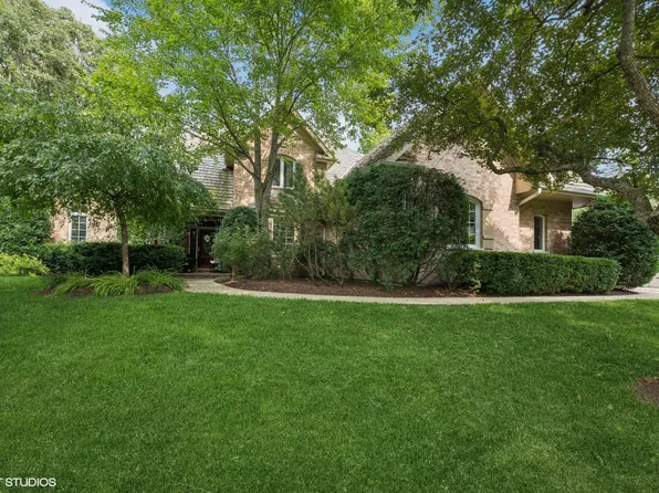 8 Seneca Ave W, Hawthorn Woods, IL 60047