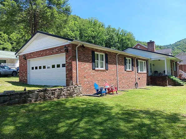Spano  Chattaroy St, Chattaroy, WV 25661