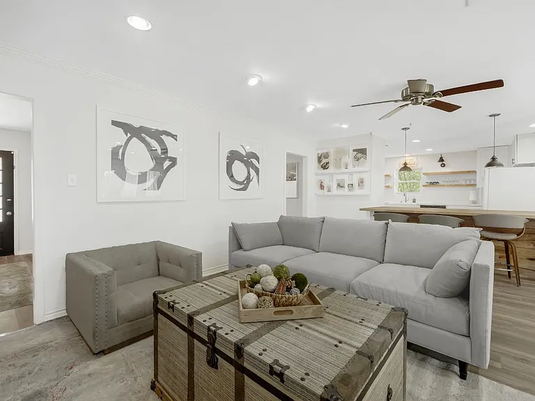 5474 S Imogene St — Photo 4