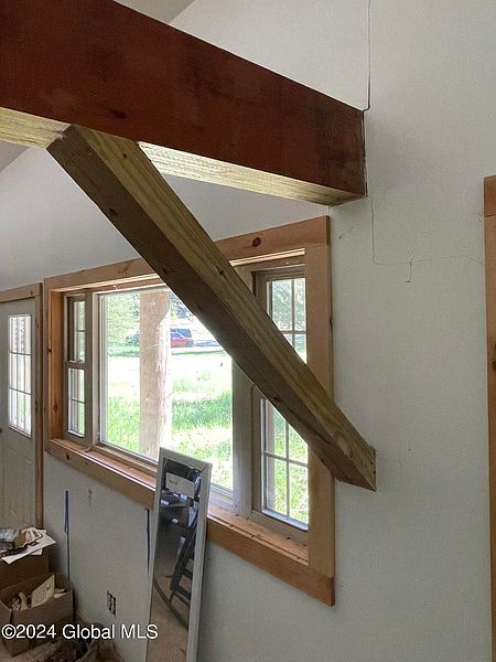 5th image of 746a Howe Road