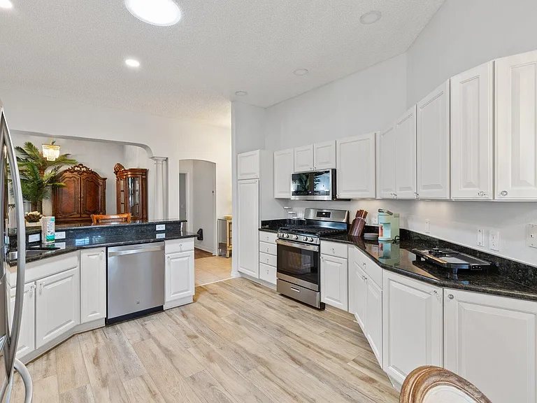 734 Winifred Way — Photo 10