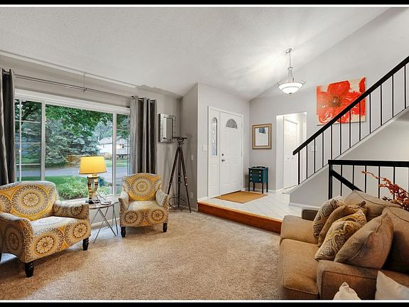 2nd image of 520 Lake Cove Ct