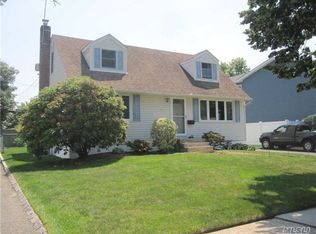 36 Elwood Ave, Hicksville, NY 11801