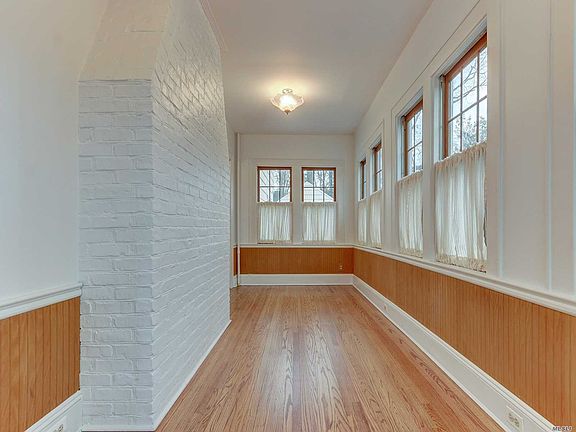 3rd image of 121 Broadway
