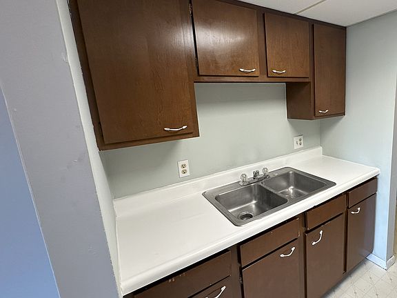 3rd image of 1520 Spruce Ave #20-1