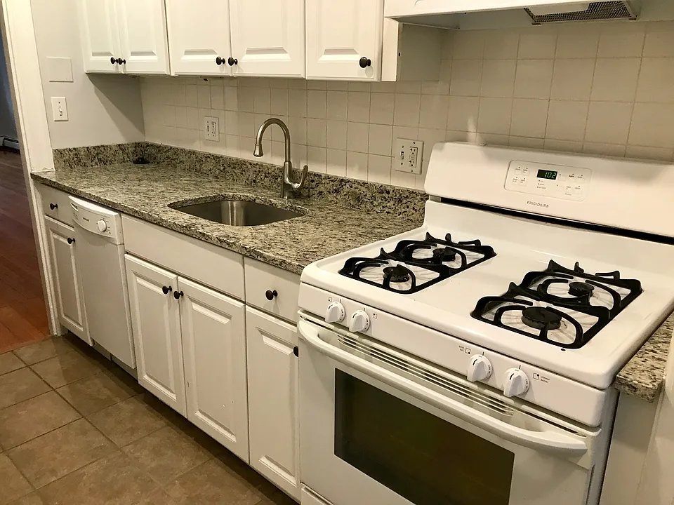 8 Mount Ida St #1