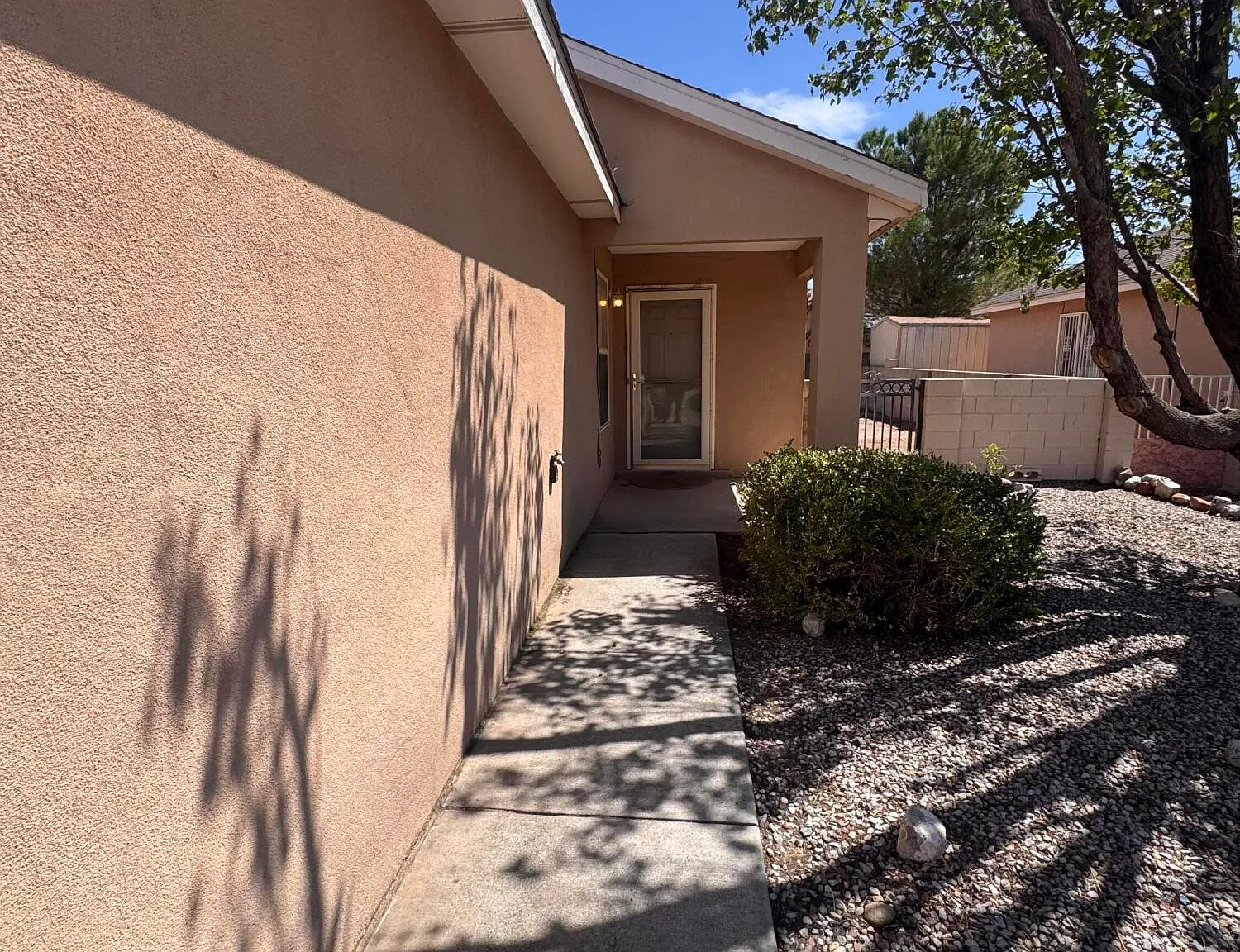 3 bed, 2.0 bath, 1444 sqft, $2,050 — Photo 2