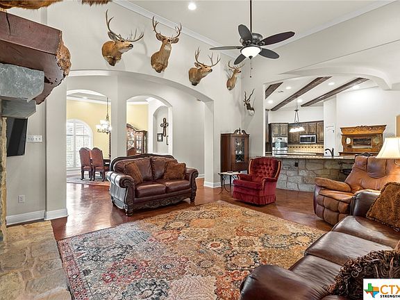 4th image of 130 Circle Oaks Dr
