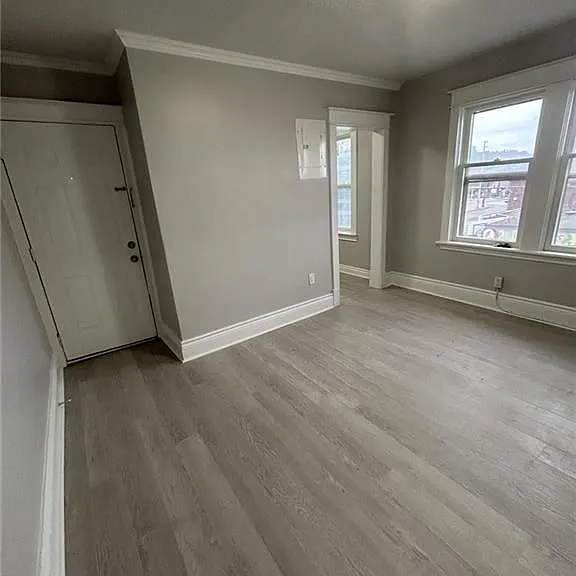 983 Main St E #6 — Photo 2