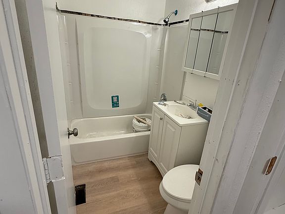 5th image of 2033 S Everett Ave
