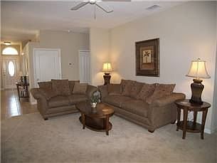 WHI4P906DP-living-area