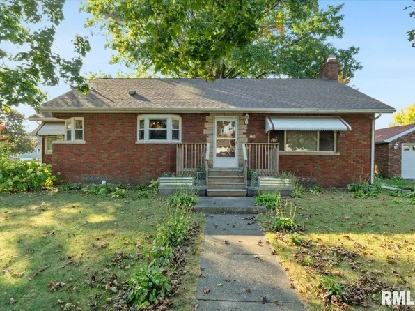 208 N Grove St, Walcott, IA 52773