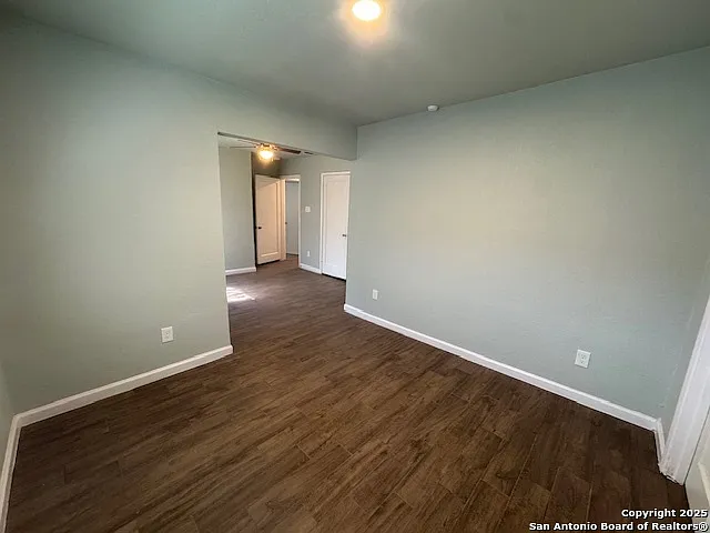 1067 Rayburn Dr — Photo 18