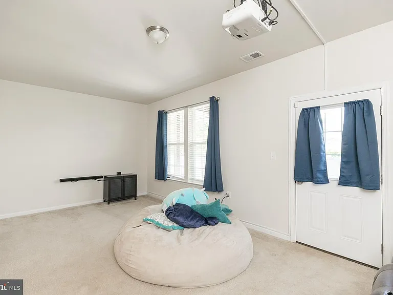 155 Schramm Loop — Photo 36
