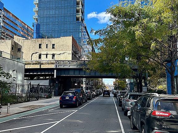 4th image of 501 W 29th St