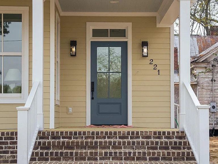 221 Williamsburg St NE — Photo 11