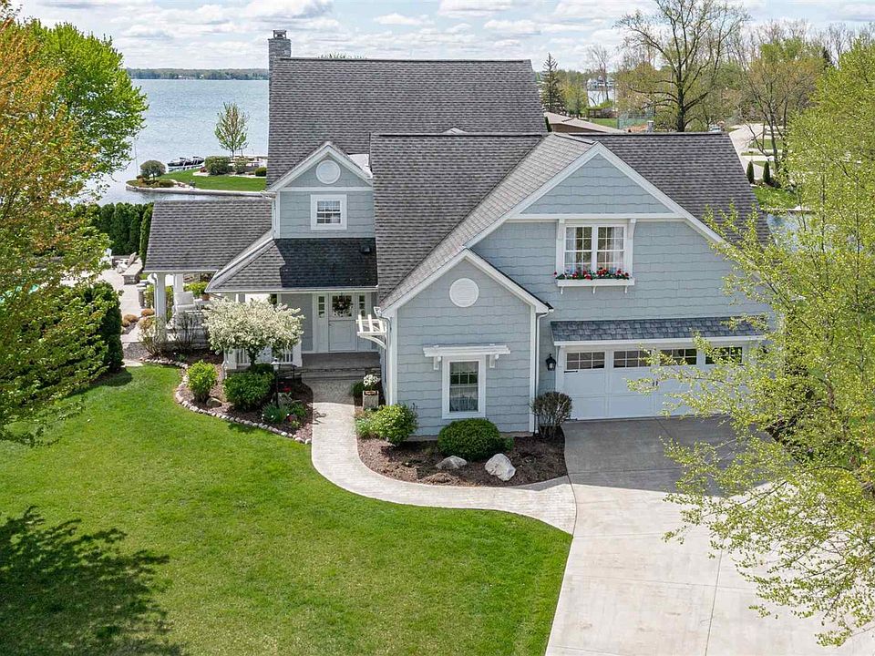 Welcome to Lake Wawasee Waterfront Living