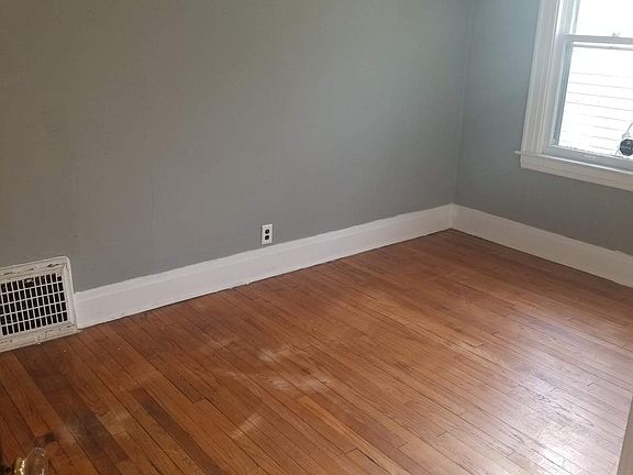 5th image of 822 Park St