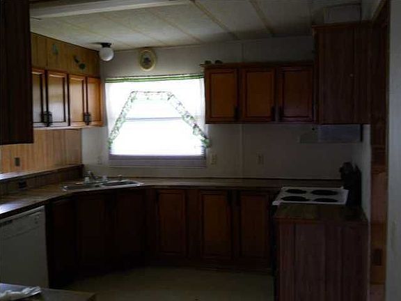3rd image of 140 Nanoke Ln