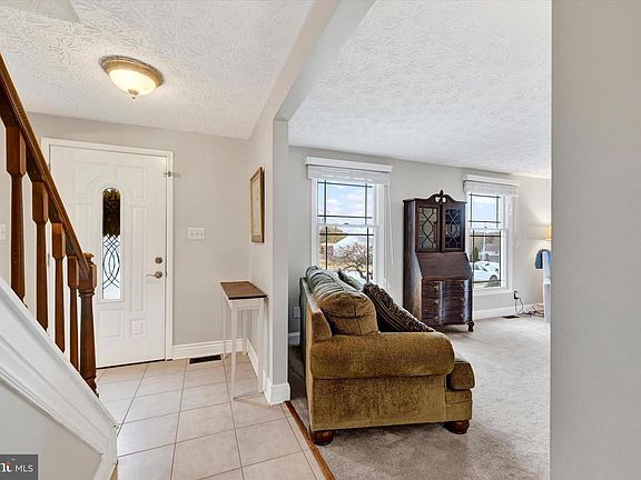 3rd image of 3827 Proctor Ln