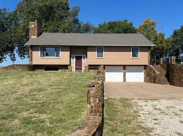 105 Oak Place Rd, Ponca City, OK 74604