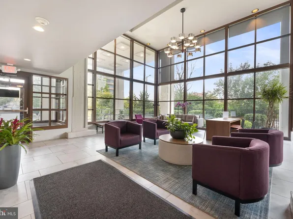 2429 Locust St APT 319, Philadelphia, PA 19103