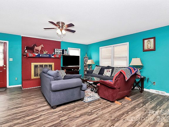 4th image of 2805 Leisure Dr