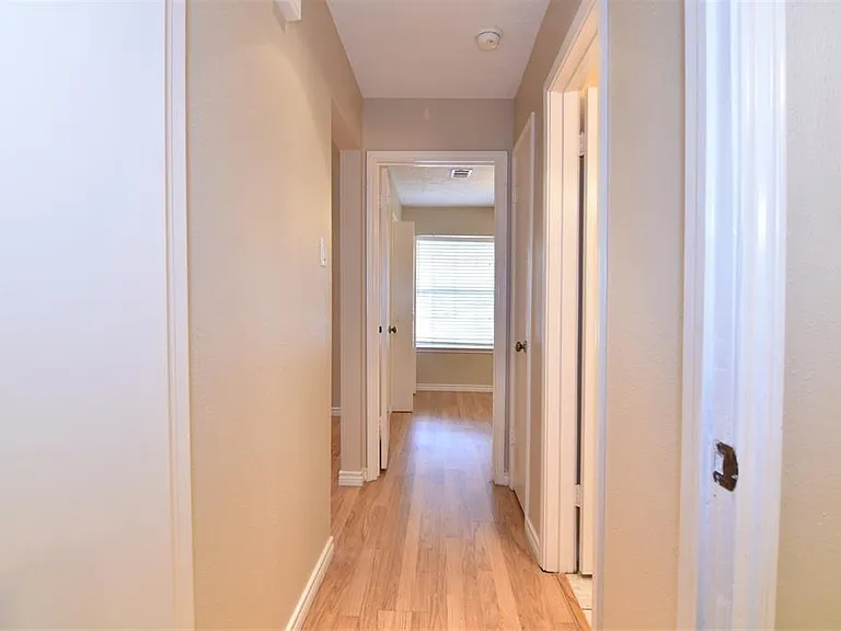 8507 Grove Park Dr — Photo 17