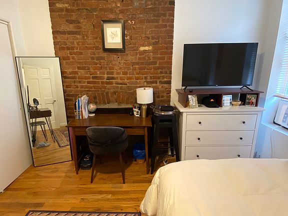 3rd image of 138 Orchard St APT 7