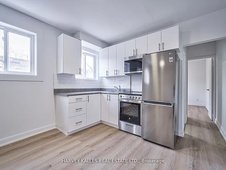 1046 Bathurst St #2 — Photo 12