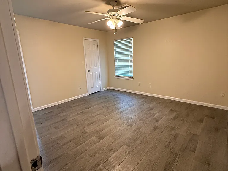 180 Azalea Dr — Photo 5
