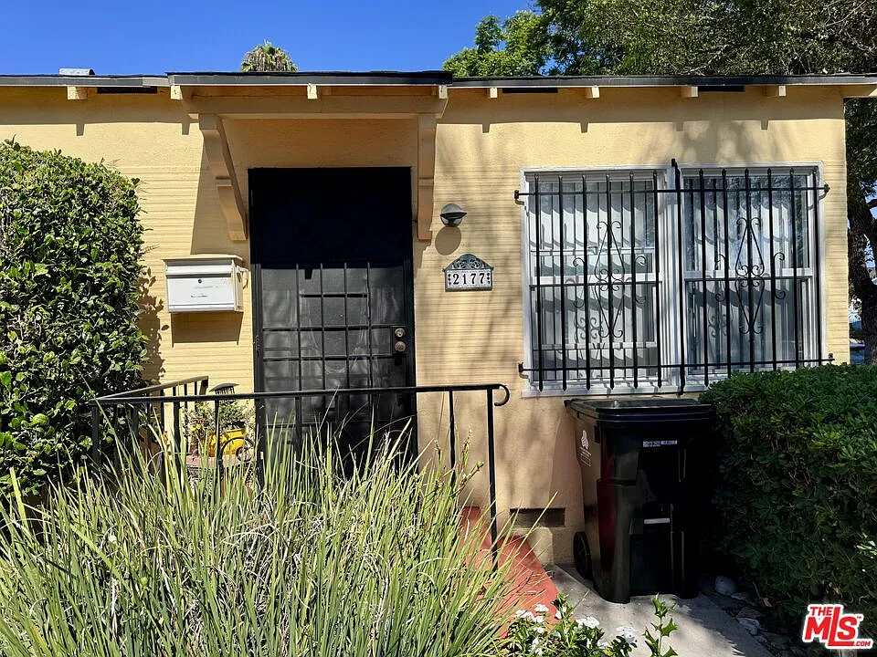 2 bed, 1.0 bath, 800 sqft, $3,150 — Photo 2