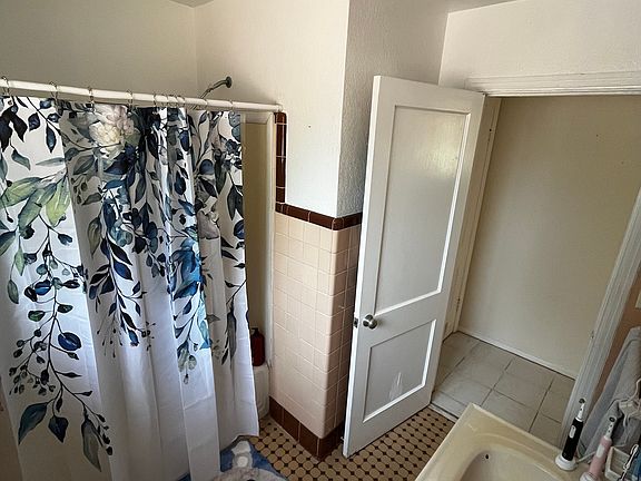4th image of 132 Booth Ave #4