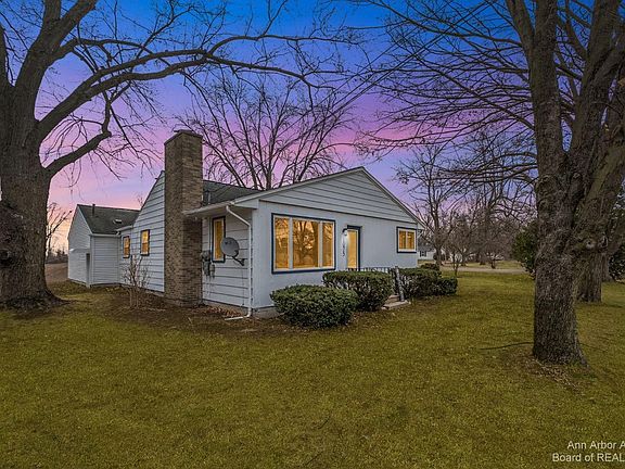 2nd image of 1075 Carlton Dr