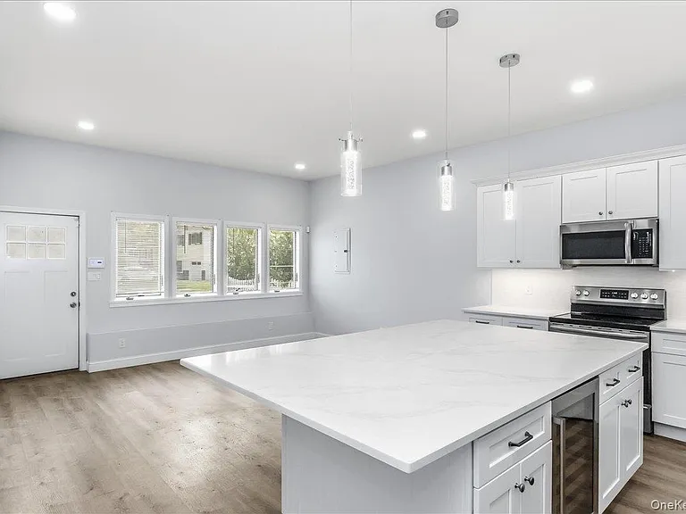 534 Bellmore Rd — Photo 3