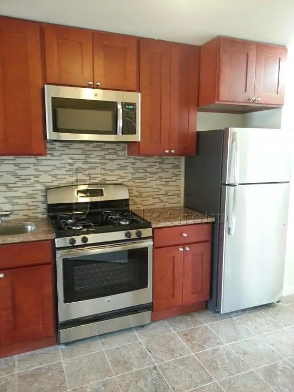 Building Photo - 273 Balcom Ave #1