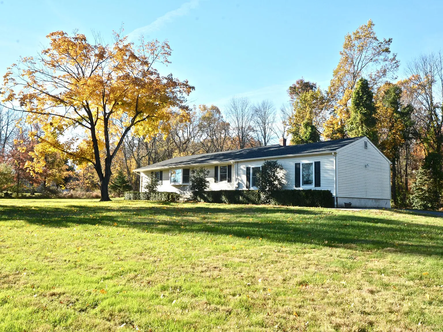 4 bed, 1856 sqft, $2,900 — Photo 2