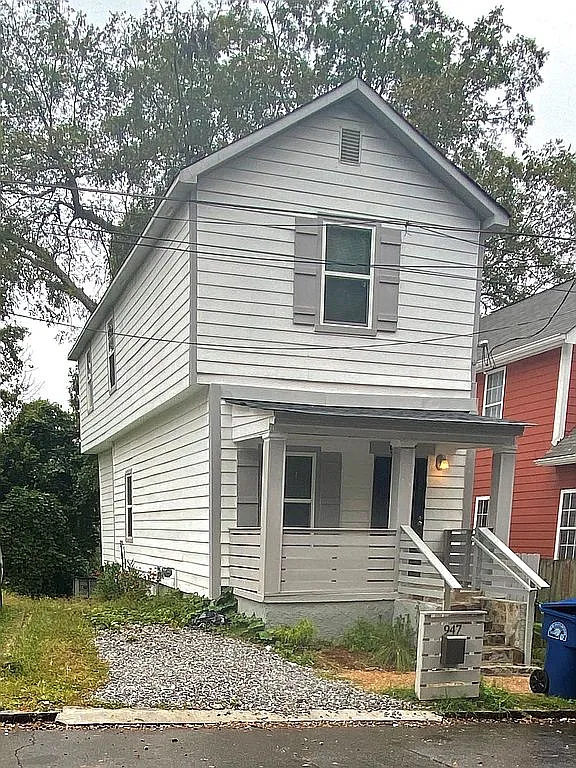 947 Smith St SW photo 1
