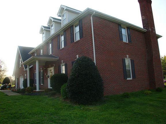 3rd image of 814 Regency Dr
