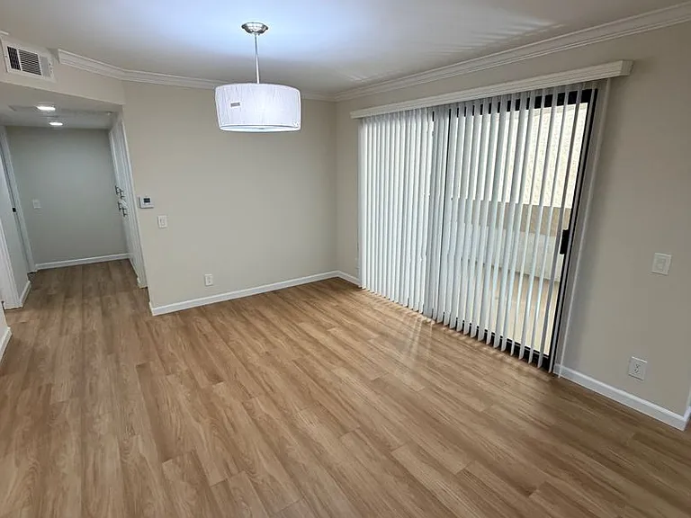 15323 Weddington Street — Photo 7