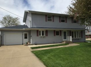 2412 Plum St, Peru, IL 61354