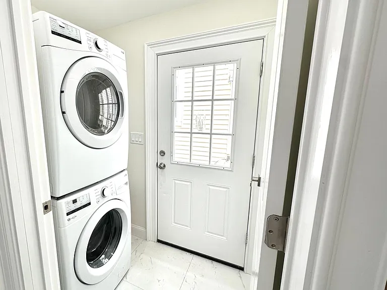 11 Burrell St #2 — Photo 10