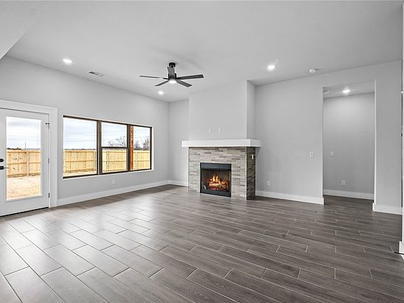 3rd image of 1001 Autumn Royal Ave