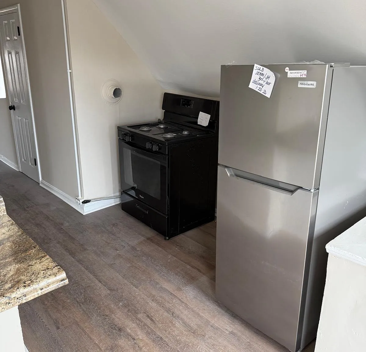 3 bed, 689 sqft, $1,100 — Photo 3