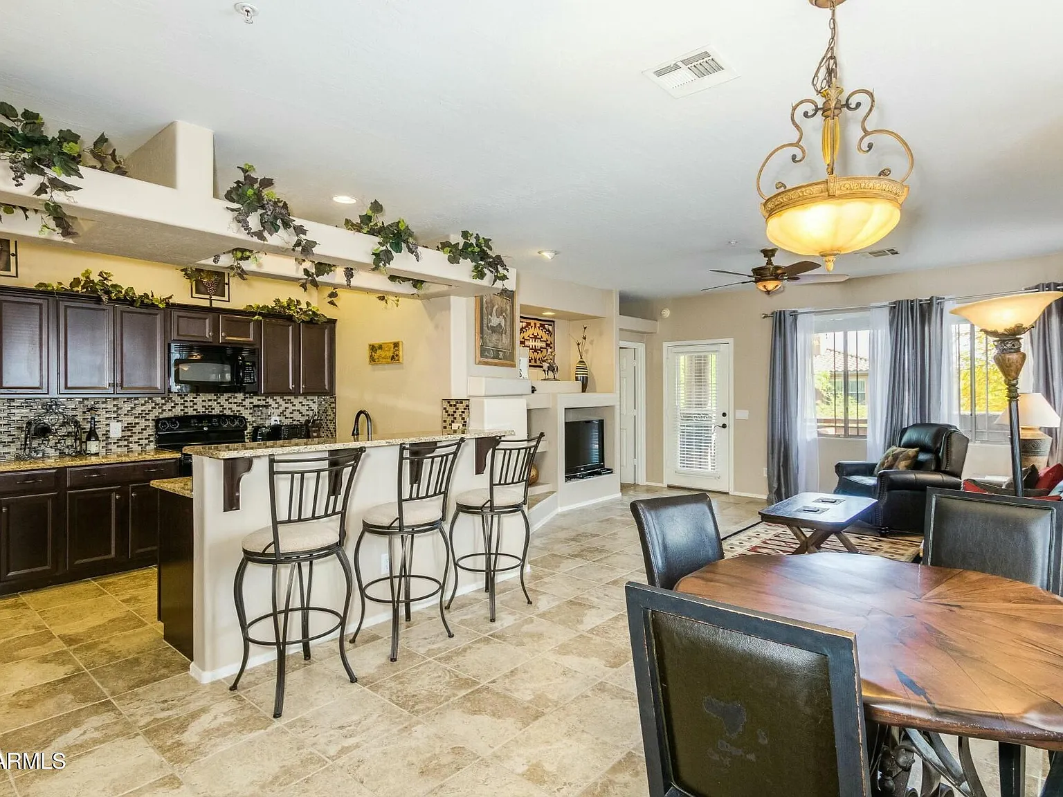 3 bed, 2.0 bath, 1564 sqft, $2,600 — Photo 1