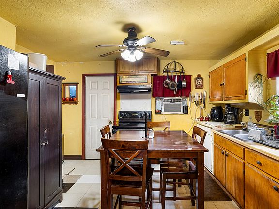 4th image of 2431 Britton Ave